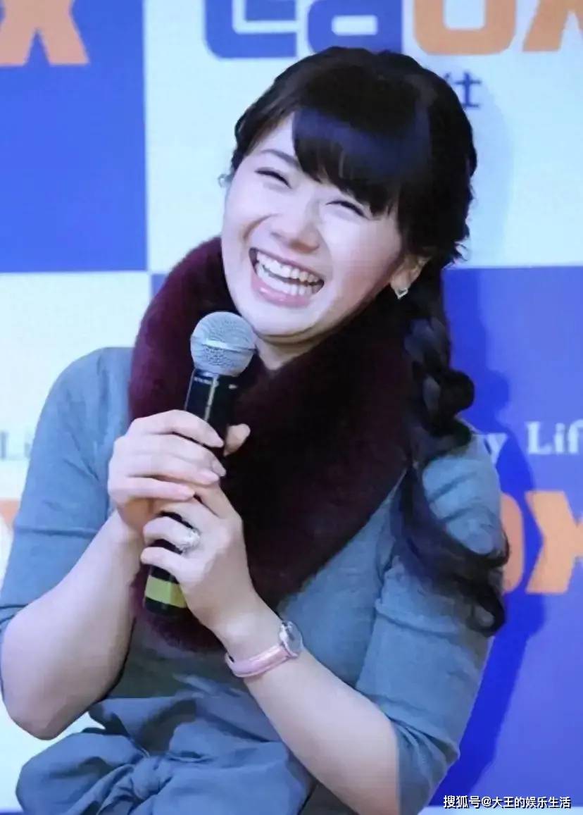 这大概是因为福原爱性格可爱,而且长得的也是一副人畜无害的清纯模样.