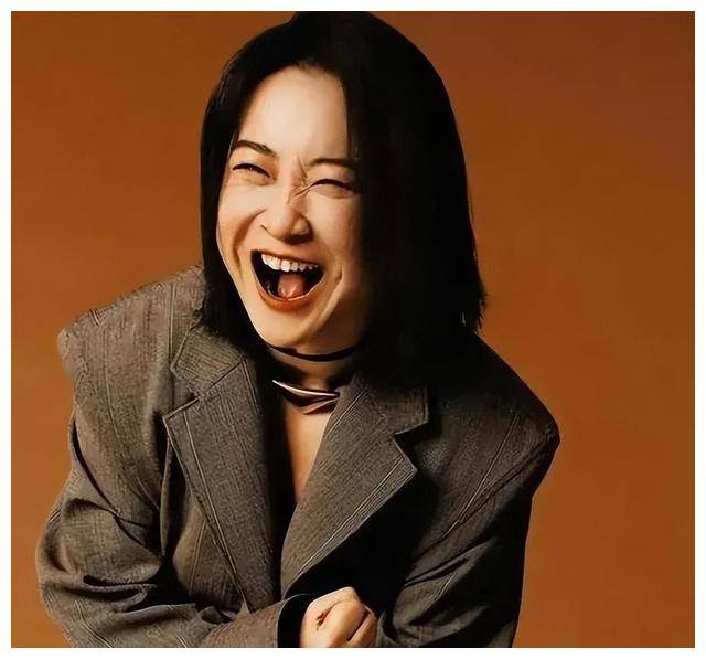 贾玲喜剧表演笑料还是尴尬重新评析