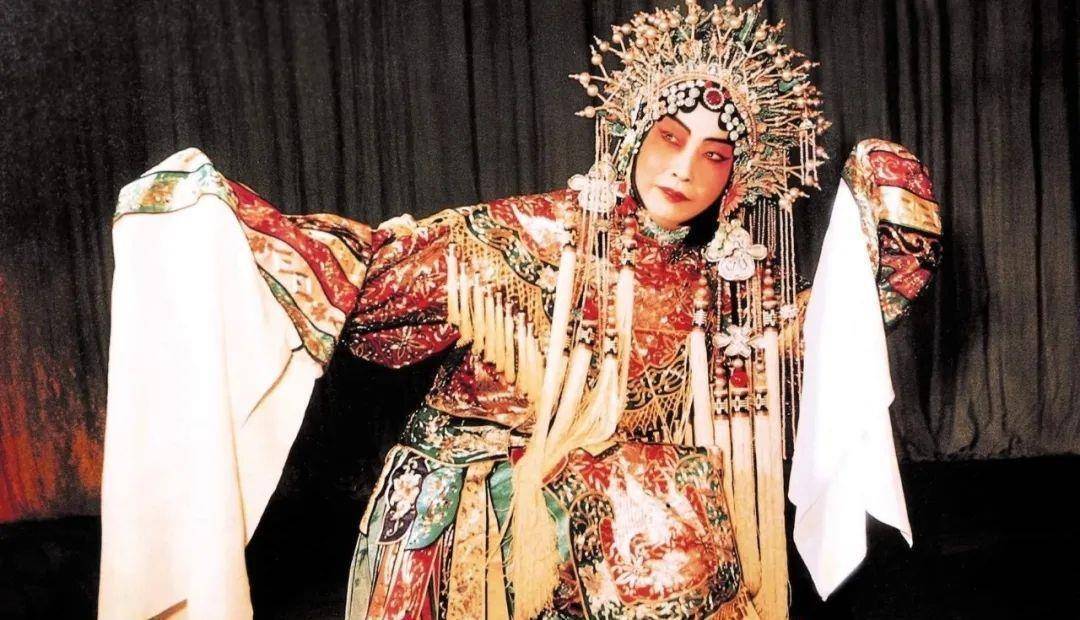 京剧相公堂子是何物,实则就是台上卖艺,台下与客人嘴对嘴交流_艺术_发