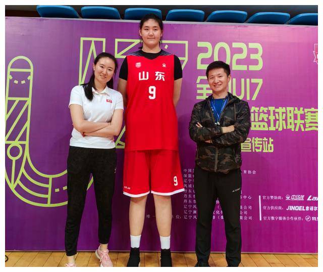 原创中国女篮喜迎新星16岁神童2米28正式入选国青陈楠指点传承