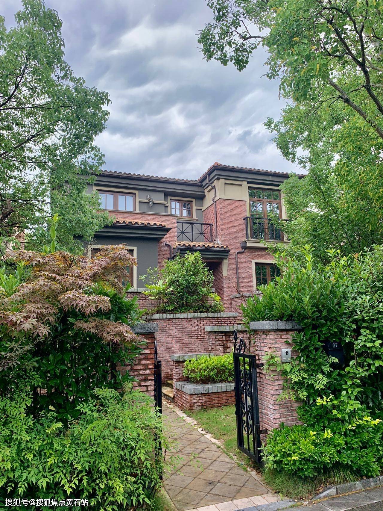 崇明岛独栋别墅东滩花园现房交付楼盘网站