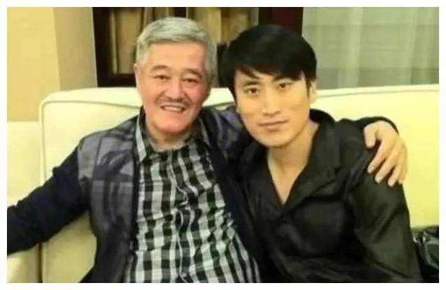 赵本山的富有徒弟金条盆栽前辈离异后搭档情缘