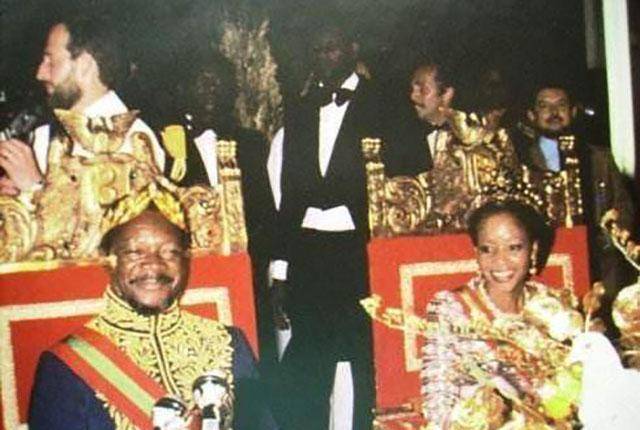 事实决不是如此,更有真正凄凉者在,那就是昔日的独裁者博卡萨.