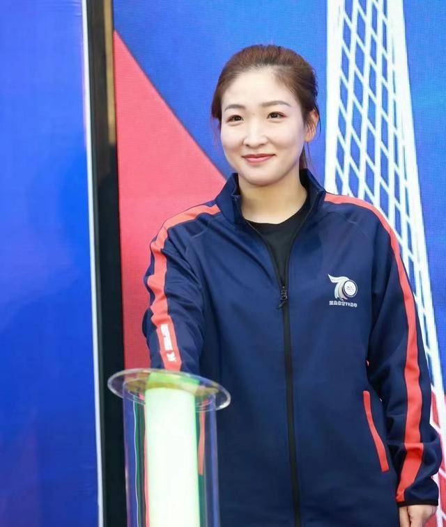 这种半退役生活使刘诗雯非常忙碌,除了训练和俱乐部比赛外,她还忙于
