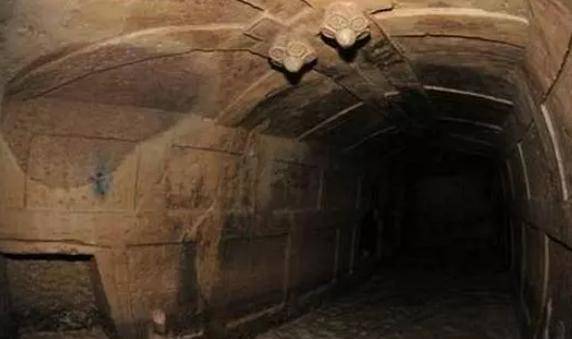 原创历史上最有钱的皇帝死后墓里没一件值钱的气得盗墓贼直跳脚