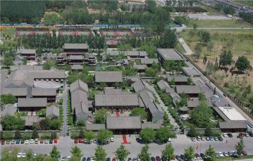 而他卖掉的顺承郡王府是清代保存规模较好的一座郡王府,顺治五年(1648