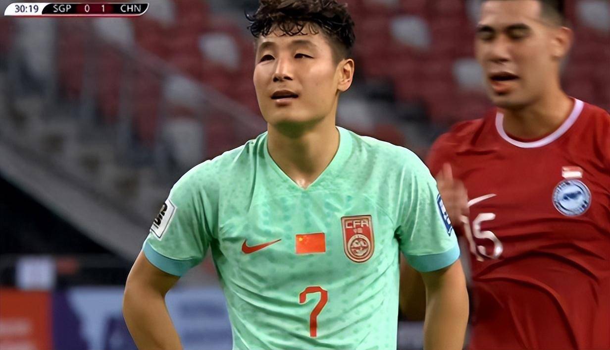 不让小摩托罚点,武磊有些自私,他不传球,改变了比赛走势_张琳芃_国足