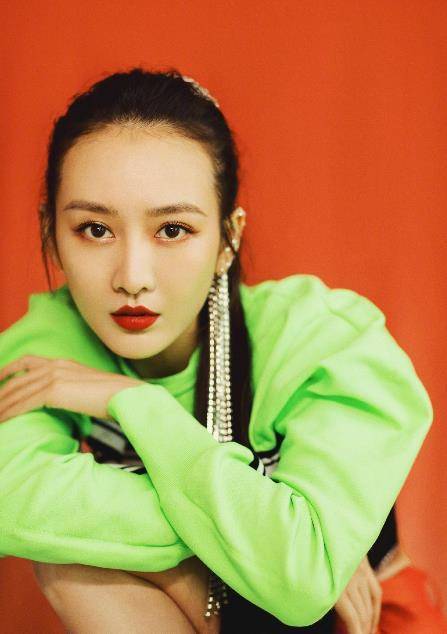 原创王鸥19岁旧照曝光单眼皮大鼻头太普通网友判若两人