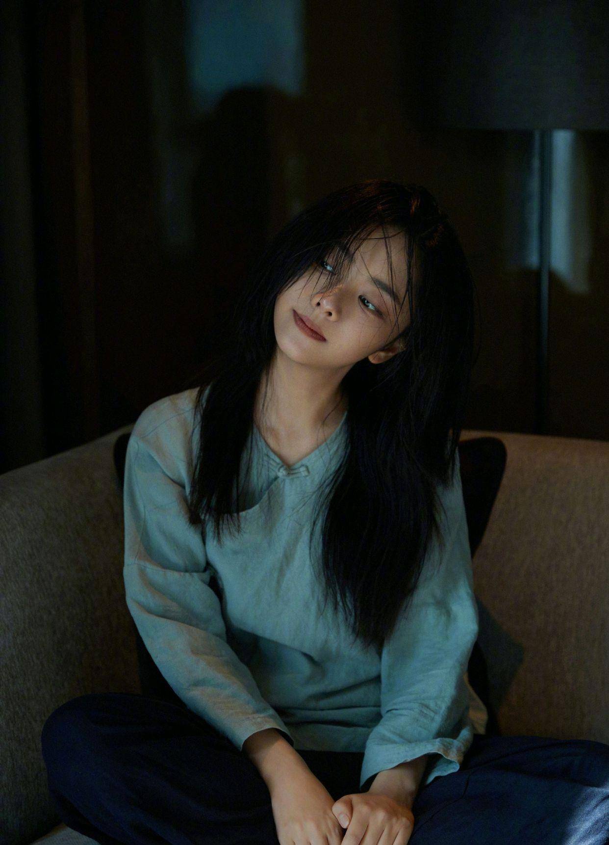 谭松韵母亲被撞案后首露面,走出阴影美出新高度,30岁依旧甜美_妈妈