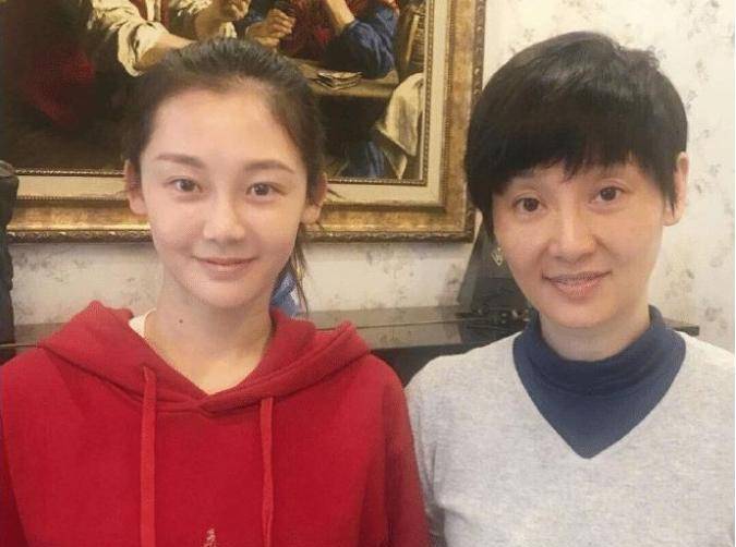 冯小刚说过"她永远红不了,更别说拿奖了,因为太能装"_苗苗_钟楚曦