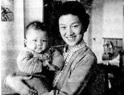 原创洪晃我妈妈是一个名副其实的名媛至于是不是最后一个我不敢说