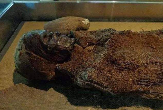 江苏发现明代不腐女尸,手指戴绿宝石戒指,专家褪去衣物:绝色佳人_墓地