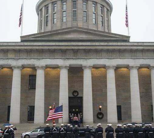 原创1998年美国温顺家犬深夜将女主人折磨死警方调查发现背后隐情