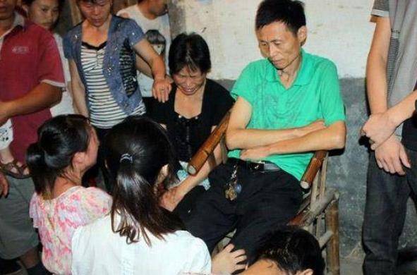 原创河南小伙邓锦杰为救4人而牺牲获救者却趁乱离开被救现场