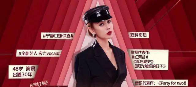 宁静,郁可唯,郑希怡三人自成一团,为大家带来了劲爆的唱跳曲目《flow