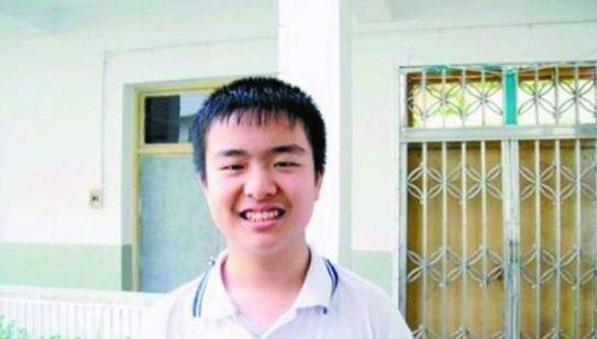 原创五道杠少年和不屑弟分别上了民办和哈佛谁才是赢家