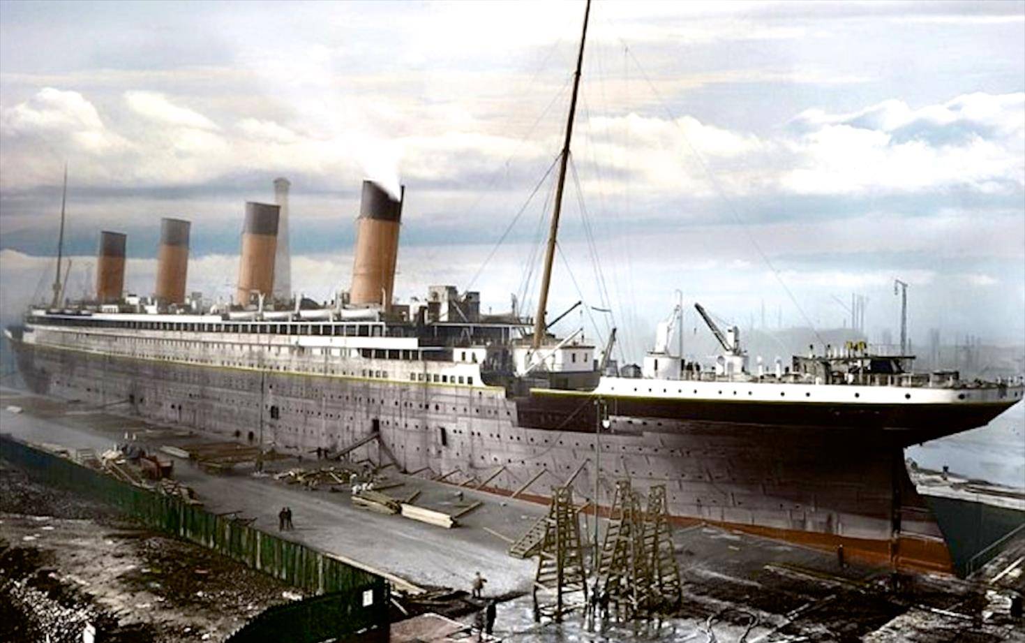 泰坦尼克号残骸简笔画图片