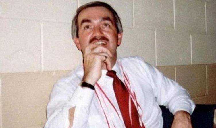1996年英国捞出一男尸,死者朋友竟住他房刷他卡,还和女儿生俩娃_罗纳