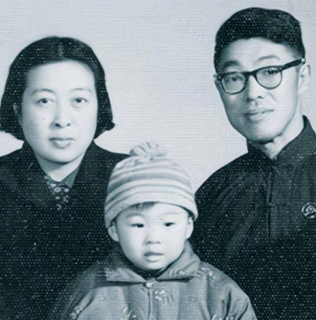 原创被学生轰下台的于丹现状如何跌落神坛的日子里丈夫这样做