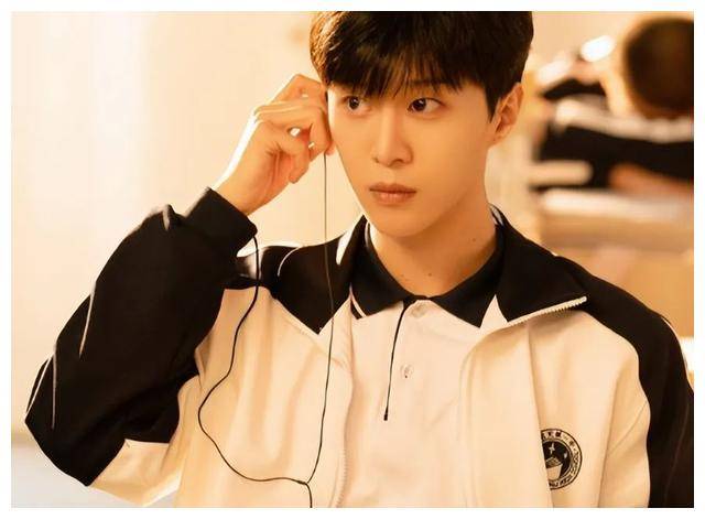 明星们的红不紫篇四位大咖尴尬着无经典作品挥之不去