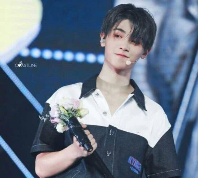 原创原创绿色惨遭淘汰黄明昊3首新歌席卷校园学生党下课嗨翻天