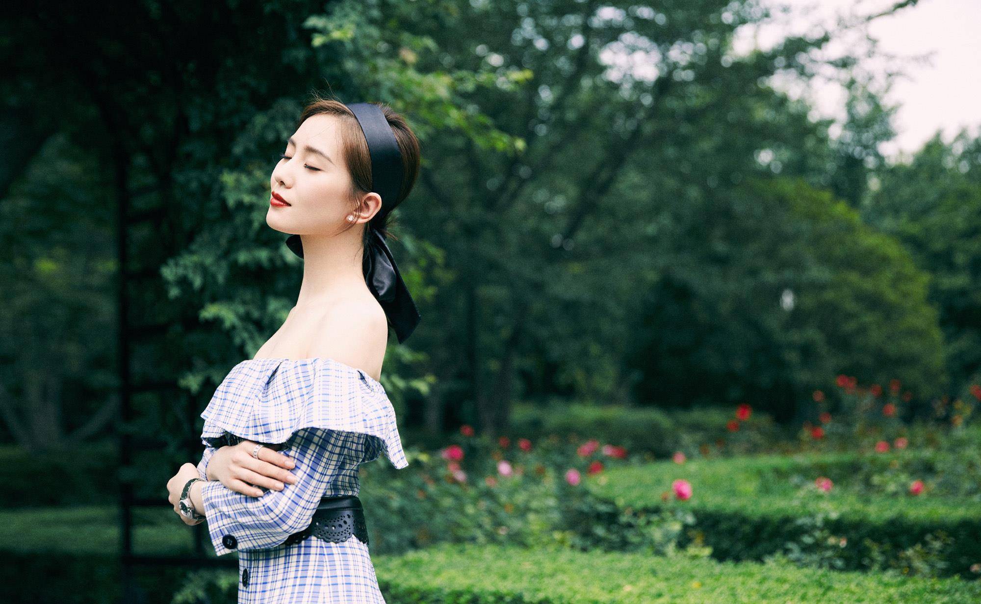 原创刘诗诗新剧没热度现场生图双下巴明显名品天鹅颈被近况驼峰脚抢镜