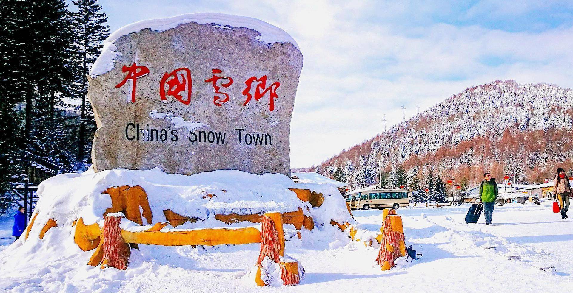 在北方,有很多地方雪景都非常漂亮,哈尔滨冰城,吉林雾凇等等,各有各的