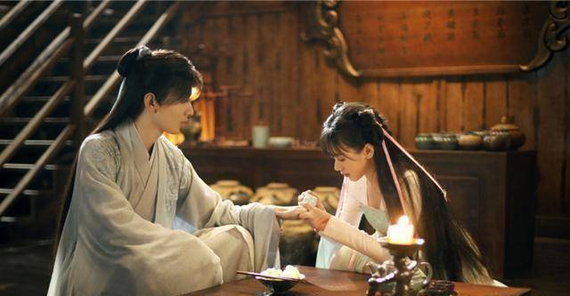 个人认为《琉璃》的剧情和特效可以和《花千骨》相媲美,而且袁冰妍在