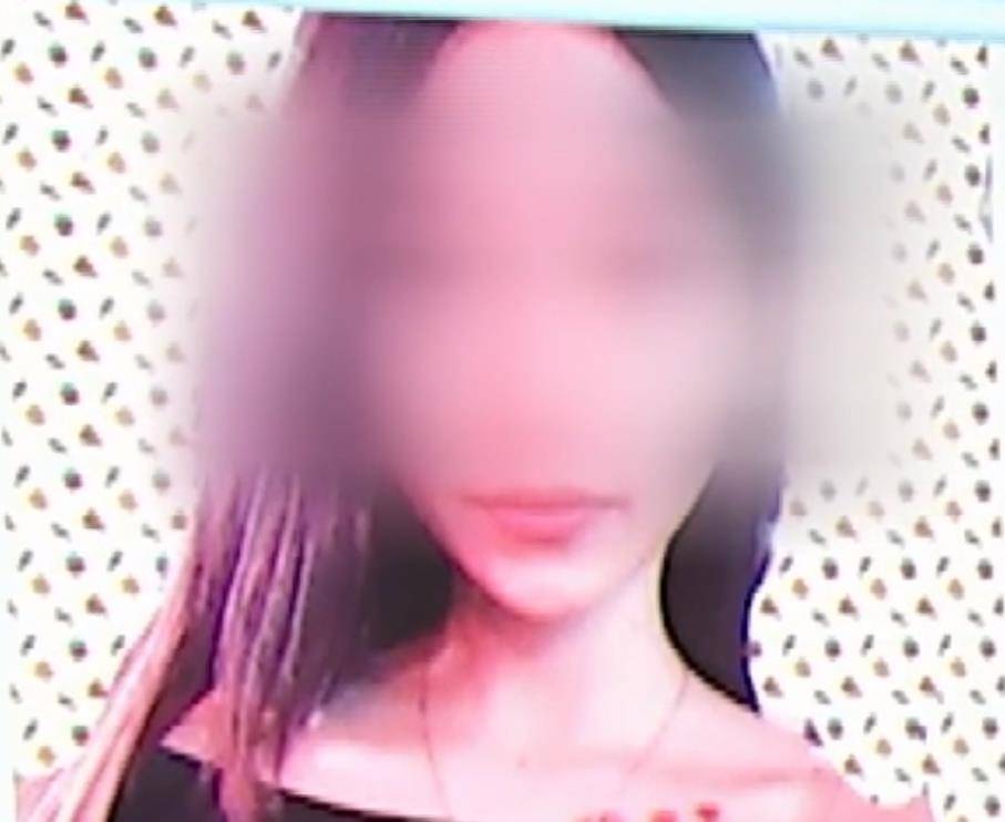 潘朵儿潘朵儿每日都会在朋友圈分享自己的生活趣事与照片,而王佳也