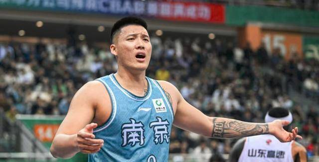 炸掉鲨鱼怒砍13分12篮板6助攻被广东弃用成为全能中锋杜锋酸了