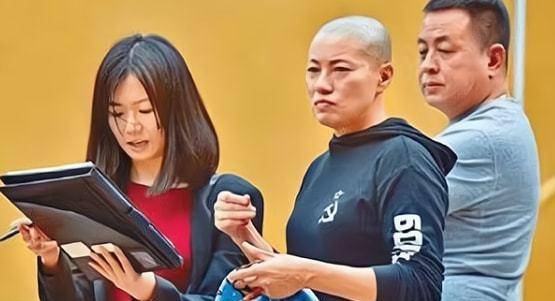 尼姑开豪车住4000万别墅,与2个和尚结婚,暴露后辩称:自我牺牲_释智