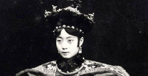 原创中国最后一个皇后吸食鸦片红杏出墙值得大家去可怜吗