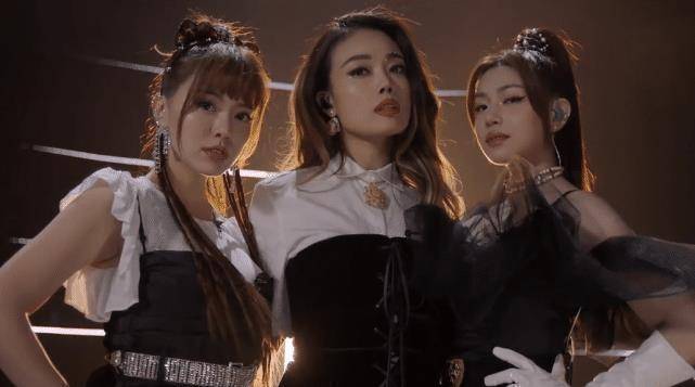 原创浪姐2首战公演海报火了换上公演服变少女晚会直男们都激动了