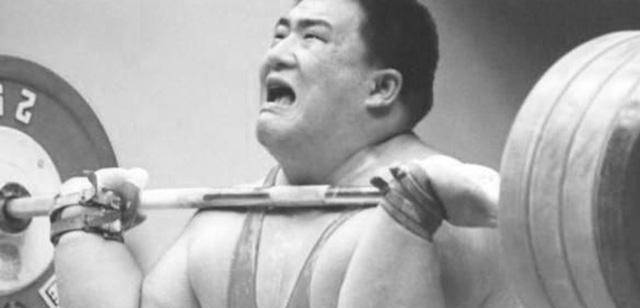 大力士勇夺60个冠军,退役后当保安,33岁离世仅剩300元_才力_举重