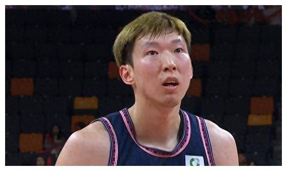 虽然小胡在推进比分时只命中了全场唯一一个三分球,但这一得分十分