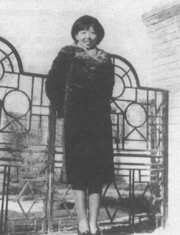 原创逃婚离家出走折腾爱情人生短短31年她一路奔波始终落魄