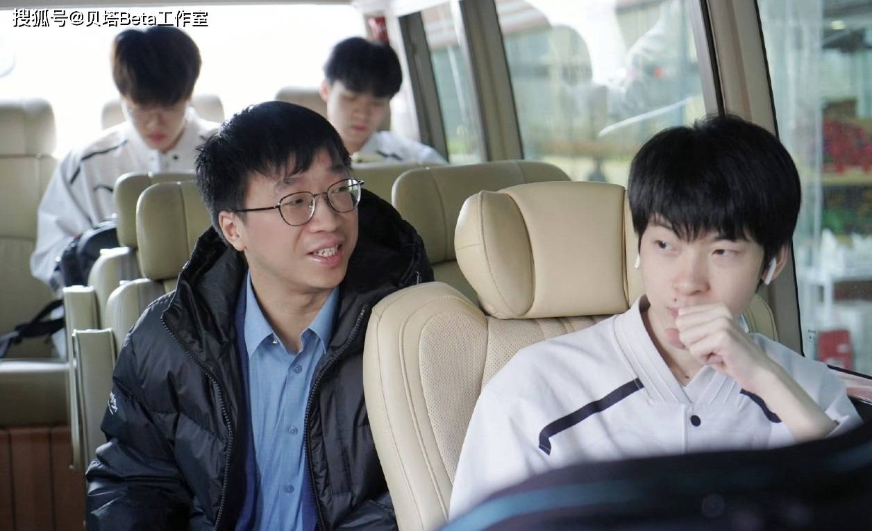 也有人嘲讽al:谁叫你们之前输给edg,rng和ra的?进不去季后赛只能说