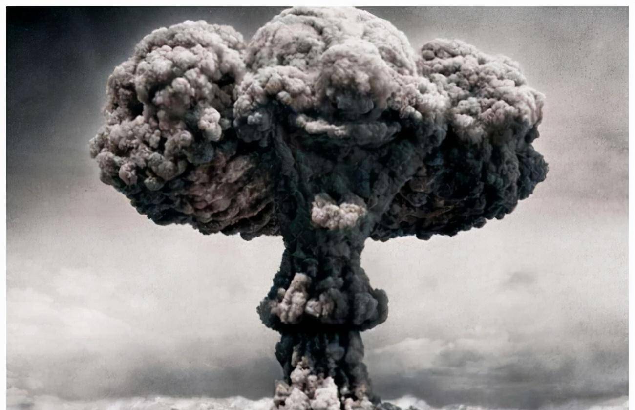 是特别的一年,年初的2月12日,法国独立研发的第一颗原子弹试爆成功
