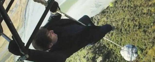 6》将映,汤姆克鲁斯不用替身25000英尺高跳低开_阿汤哥_成龙_高空