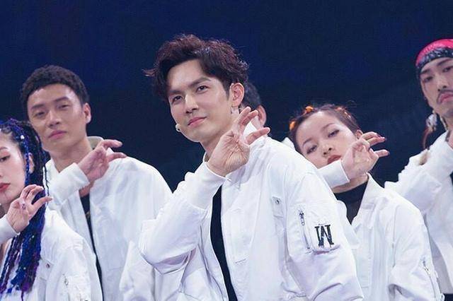 原创《街舞4》队长再生变,上季救场人员不在,有望是王一博等人_钟汉良