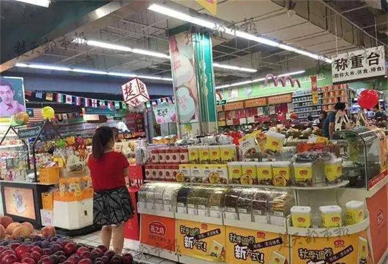 袁志豪因为受伤,家中的卤肉店也没办法继续营业,遣散了员工之后,侯