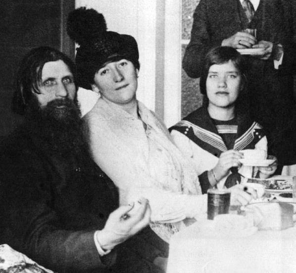 就把农村时的爱好全都捡了回来,睡遍了圣彼得堡一个又一个的朋友圈,拉