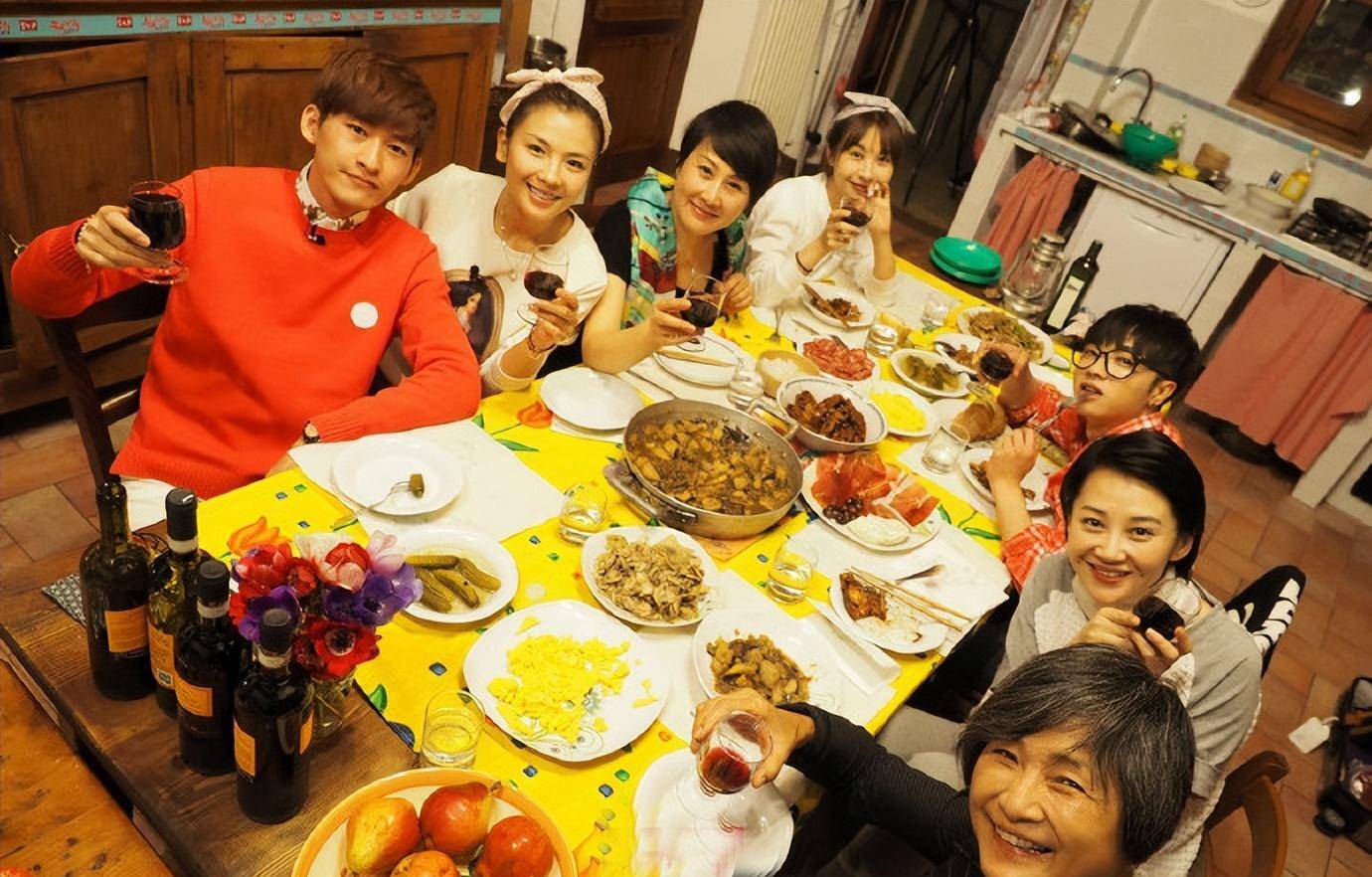 《花儿与少年·朋友季》邀请了第一季的三位固定嘉宾.
