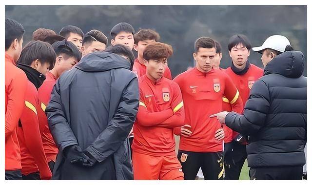 原创泰山6缺席鲁沪大战前国足铁腰加盟崔帅冲击申花中超连胜