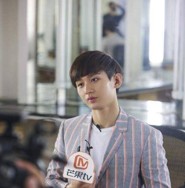 对此成毅也做出了解释,成毅现在的年龄也比较尴尬,他不属于小鲜肉,也