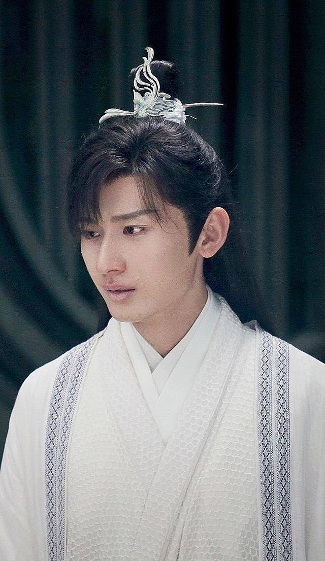 原创原创琉璃成毅一大波美图来袭剧中造型太养眼就是有点费道具