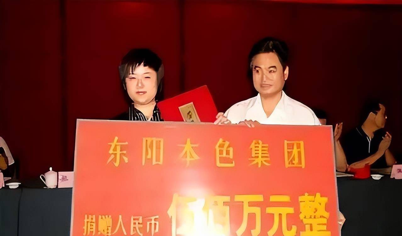 2006年4月,吴英成立了"本色商贸有限公司",自任董事长,丈夫周红波