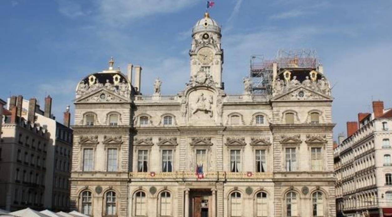 原创法国著名的大胃王10岁吃掉半头牛尸检时恶臭还吓跑数名医生