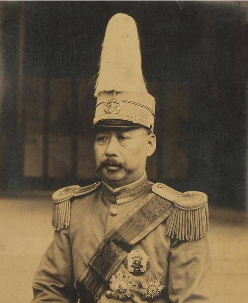 又曾是北洋军的名将,在和张作霖一起反直系,是皖系军阀的大将,其地位