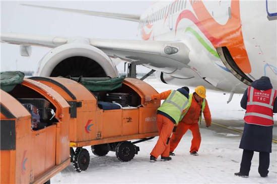 东方航空春运寒潮下的守护使者